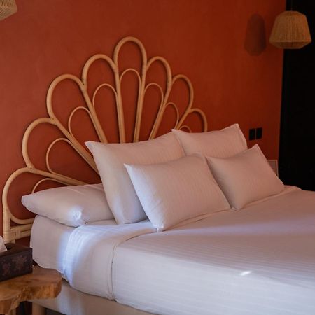 Maison Roucas - Restaurant Et Chambres D'Hotes Solérieux Esterno foto
