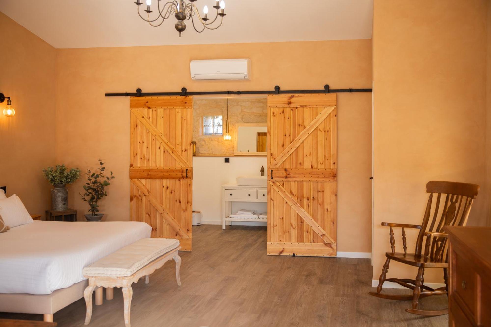 Maison Roucas - Restaurant Et Chambres D'Hotes Solérieux Esterno foto